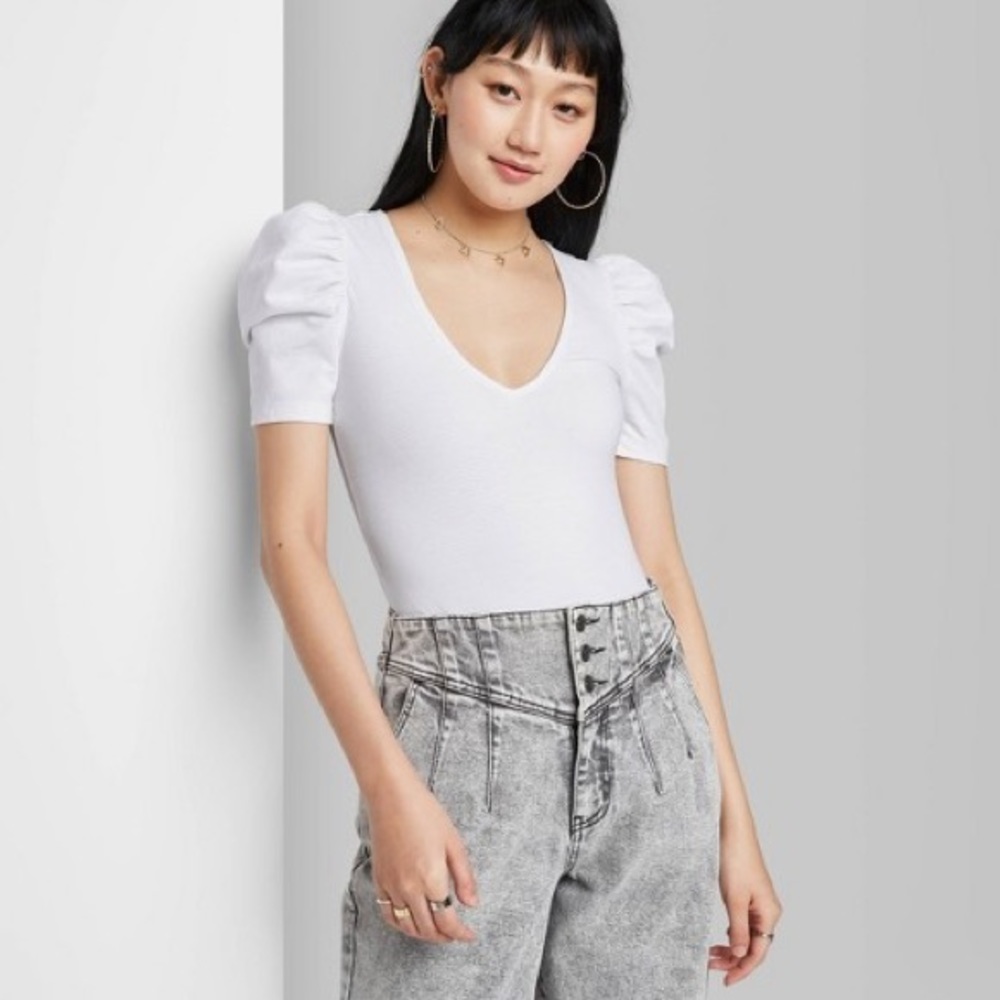 Women’s puff short sleeve bodysuit (NWOT)